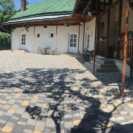 Gelena Гостьовий Двір Uzhhorod Exterior foto